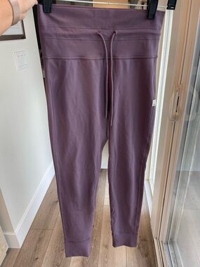 LIKE NEW - Vuori Drawstring Leggings